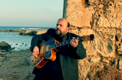 La passione per la musica e il sorriso da «gigante buono»: chi era Antonio Maria Serripierri, il cantautore morto a Polignano