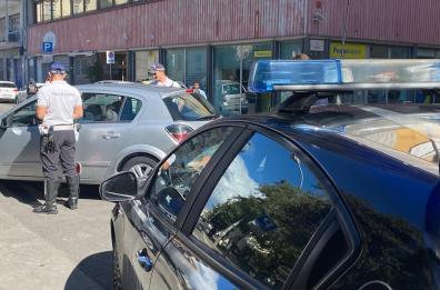 Occupano abusivamente casa popolare al San Paolo e aggrediscono polizia locale che va a identificarle: 3 donne denunciate