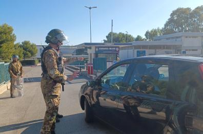 Migrante ospite del Cara di Bari morto dopo aver ingerito pile: 9 medici indagati