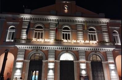 L’omaggio luminoso della città di Potenza al grande Pino Mango