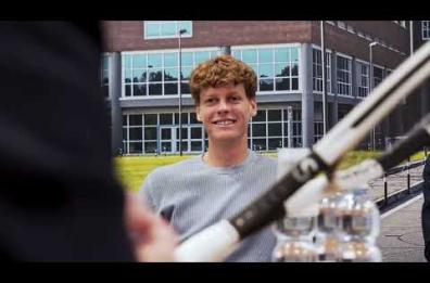 Un Ace per la Ricerca: Jannik Sinner in visita all’Istituto di Candiolo-IRCCS