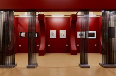 Inaugurata la mostra di Pascali e Scialoja al Kursaal Santalucia: ecco «Una libera idea dell’arte» a Bari