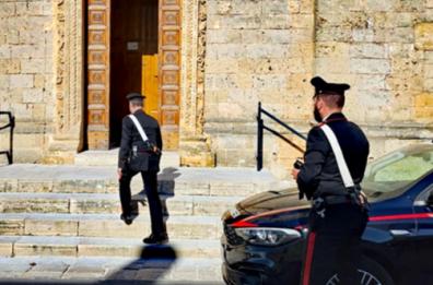 Novoli, ruba due crocifissi e un'agenda dalla chiesa: denunciato 58enne pregiudicato