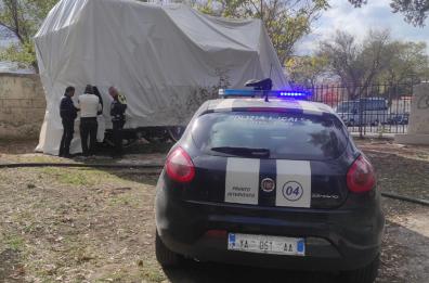Foggia, tentano di rubare pezzi della locomotiva storica in villa comunale, ma il furto fallisce