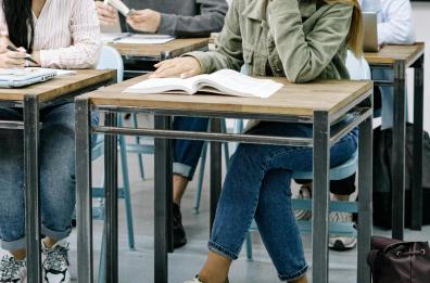 «Tenersi forte, lasciarsi andare dolcemente»: nelle scuole baresi il  primo laboratorio sui sentimenti e sull’affettività