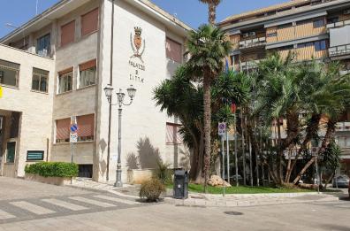 Brindisi, non c’è pace in maggioranza: in tre contro il dirigente al Pes