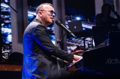 Tris di date a Bari per Gigi D'Alessio: «Orgoglioso che oggi tutta Italia canti e capisca il napoletano»