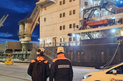Nave proveniente da Panama fermata nel porto di Taranto: scarafaggi in cucina, equipaggio non sicuro