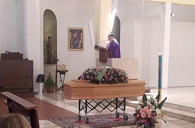 Omicidio Leporano, il figlio cercava di isolare la madre dal resto della famiglia. Ieri i funerali di Silvana La Rocca
