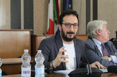 Il Pd commissaria il circolo di Massafra. Mazzarano: «Così si mina la maggioranza in Regione». De Santis lo gela: «Non è più iscritto»