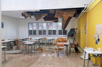 Crolla il tetto alla scuola Pirandello di Taranto: ci sono due indagate
