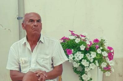 Polignano perde il suo poeta: si spegne Ezio Guido Lupori, l'artista dei versi sugli scalini del borgo antico 