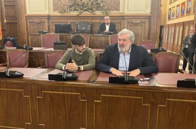 Utero in affitto, Emiliano: «Inaccettabile, sfrutta il bisogno delle donne. Ma non può essere reato universale»