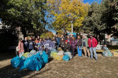 Bari, oltre 100 volontari ripuliscono Carrassi rimuovendo 410 chili di plastica e rifiuti 