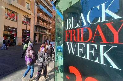 Bari, il Black Friday spacca il commercio: opportunità o marketing ingannevole, un peso per i negozi di quartiere 