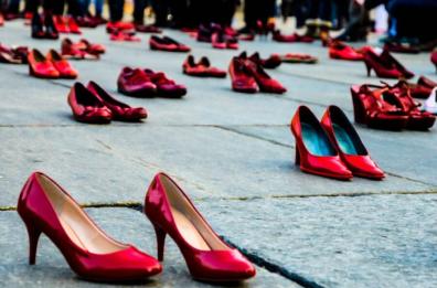 La violenza è parole sguardi, modi, posture