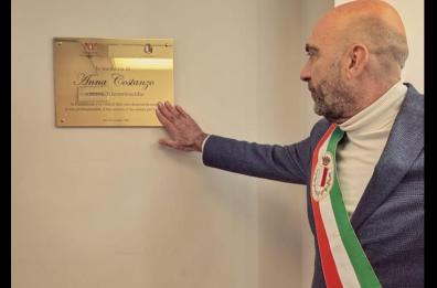 Bari, il sindaco Vito Leccese ricorda le vittime di femminicidio: «Una cultura che deve essere cambiata»