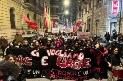 Bari, le studentesse e gli studenti in piazza per fare rumore contro il sistema patriarcale FOTO/VIDEO
