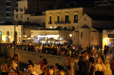 Bari, il Comune annuncia il giro di vite sui dj set a Natale: verso la proroga dell’ordinanza sulla movida