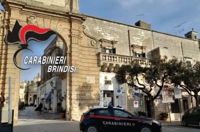 Oria, 33enne ai domiciliari rapina auto a turista straniera durante permesso premio