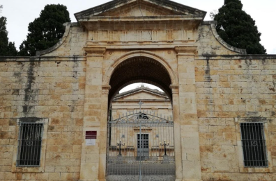 Al cimitero di Conversano estranei nei loculi di famiglia: segnalati già quattro episodi