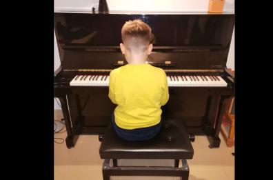 A Taranto Rosario, l’autismo e la cura precoce: «Mio figlio aveva i sintomi ma non mi ascoltavano: poi l'aiuto dagli specialisti dell'Asl»