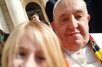 Va a Roma per incontrare Papa Francesco: Filippo, di 9 anni, gli regala la sciarpa del Lecce