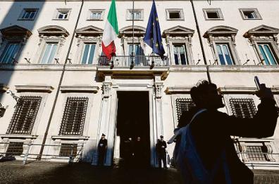 Acque agitate nella destra, ma Schlein evoca i toni di una «rivolta sociale»