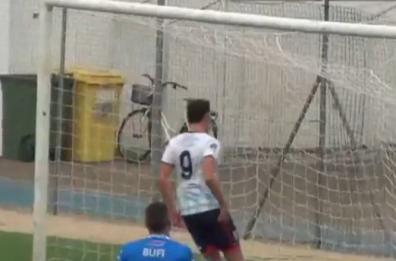 Il primo giorno di Fitto da vicepresidente della Commissione Ue: allo stadio di Racale festeggia il gol del figlio