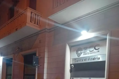 Andria, fanno esplodere bancomat della Bcc in via Settembrini ma il colpo fallisce