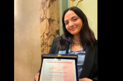 «Volevo farla finita, oggi dimostro che è possibile una nuova vita», a Bari Serena De Sandi premiata «Testimone del volontariato»