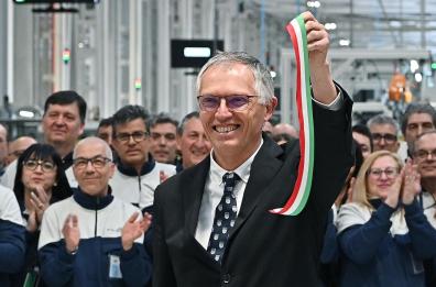Stellantis, effetto  dimissioni Tavares: crollo in Borsa. Telefonata tra Elkann e Meloni