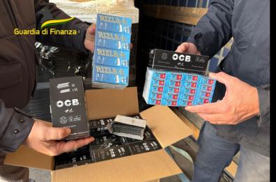Bari, sequestrati milioni di filtri e cartine da fumo di contrabbando in arrivo dalla Grecia