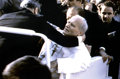 Salento,  in mostra la maglietta insanguinata che Papa Wojtyla indossava il giorno dell'attentato 