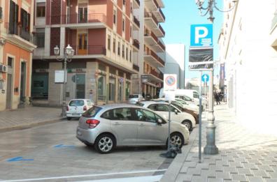 Parcheggi a Brindisi: una nuova mazzata, raddoppiano pass e abbonamenti