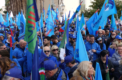 Tira una brutta aria contro i diritti e l’attività sindacale