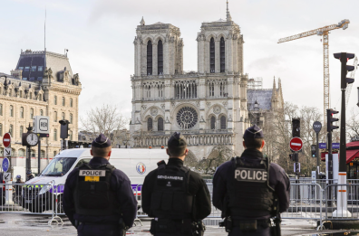 Riapre Notre Dame, potente simbolo