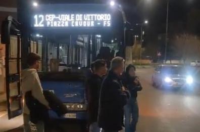 Foggia, l'assalto con sassi e mazze contro la linea 12 Ataf. I sindacati: urge un tavolo con il Prefetto