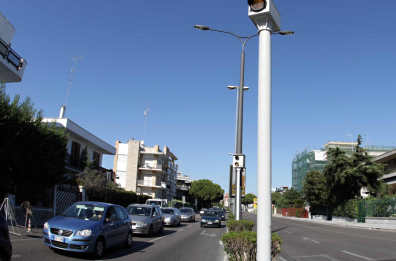 Multe con il photored annullate a Lecce, il Comune getta la spugna: appello inutile