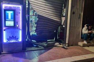 Paura ad Apricena, svaligiate nella stessa notte tabaccheria e gioielleria: caccia alla banda