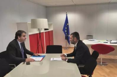 Bruxelles, ecco l'incontro tra Fitto e Decaro: discusso anche di politiche abitative