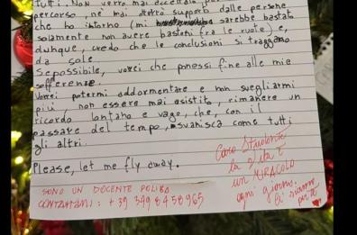 Politecnico di Bari, la lettera che allarma la prof: «Caro Babbo Natale, sono stanco di vivere». L'appello: «Chiamami». Parte la gara social per trovarlo