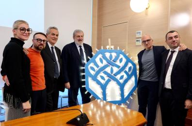 Presentato il nuovo marchio della Regione Puglia: l'ottagono di Castel del Monte incontra l'ulivo