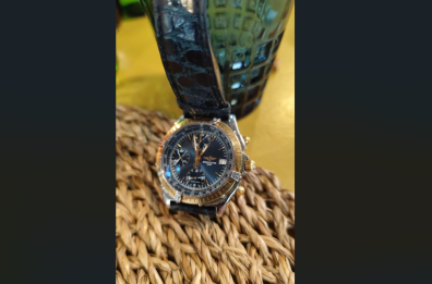 Michele Salomone e l'orologio sparito all'aeroporto di Pisa: «Ho fatto i controlli di sicurezza e il mio Breitling non c'era più»