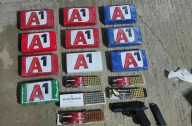 Dodici chili di cocaina nascosti in un box a Barletta insieme a una pistola: due arresti