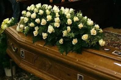 Parabita, nessuno dei due vuole pagare il funerale della suocera: lite tra cognati con bastoni e coltelli
