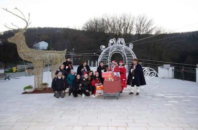 Celle di San Vito, un panettone porta a porta: il dono della sindaca a tutti i 140 cittadini