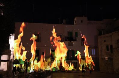 Nelle vie del centro storico di Giovinazzo approda l'inferno di Dante Alighieri