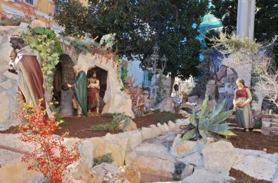 Trani, preso ancora di mira il presepe artistico: rubato di nuovo il pastorello con la pecora