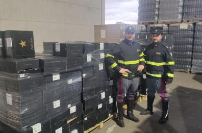 Taranto, rubano 2500 bottiglie di vino da un'azienda: il bottino da 150mila euro ritrovato poche ore dopo